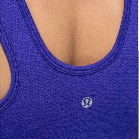 Lululemon Seamlessly Covered Tank 6 #6-08 - Picture 4 of 10